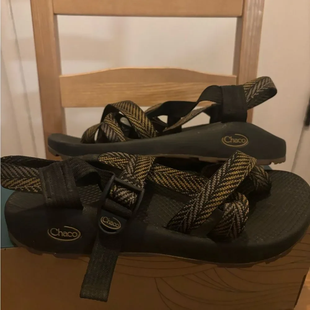 Like New Chaco Z2 Adjustable Strap Classic Sandals Men’s size 8